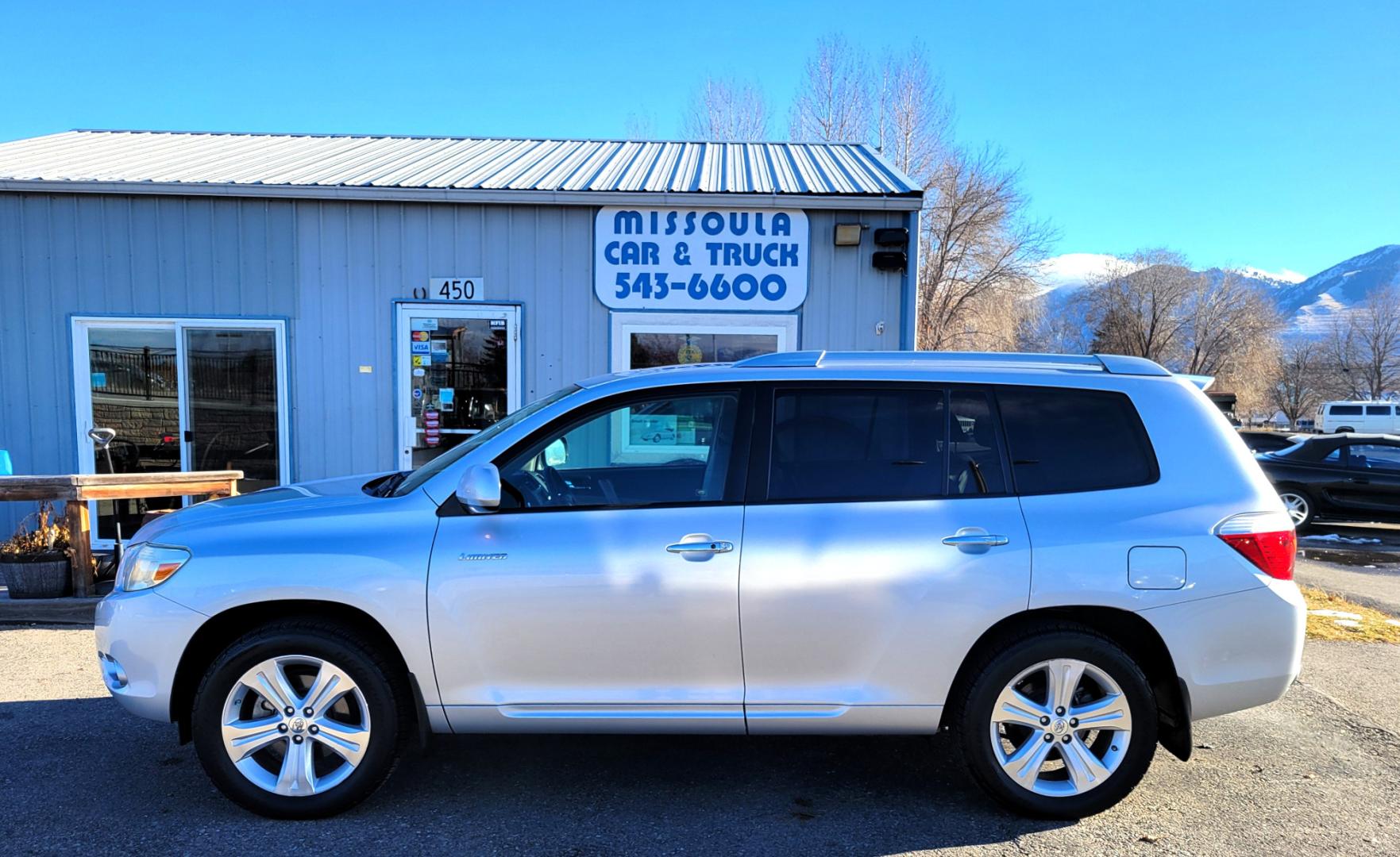 2008 Silver /Tan Toyota Highlander Limited (JTEES42A782) with an 3.5L V6 engine, Automatic transmission, located at 450 N Russell, Missoula, MT, 59801, (406) 543-6600, 46.874496, -114.017433 - Really Clean AWD SUV. 3rd Row Seating. Power Sunroof. Power Leather Seats. Heated Seats. Navigation. Backup Camera. Bluetooth. Air. Cruise. Tilt. Timing Chain not a timing belt. Clean Carfax. - Photo#0